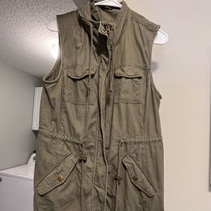 Army green vest with draw sting